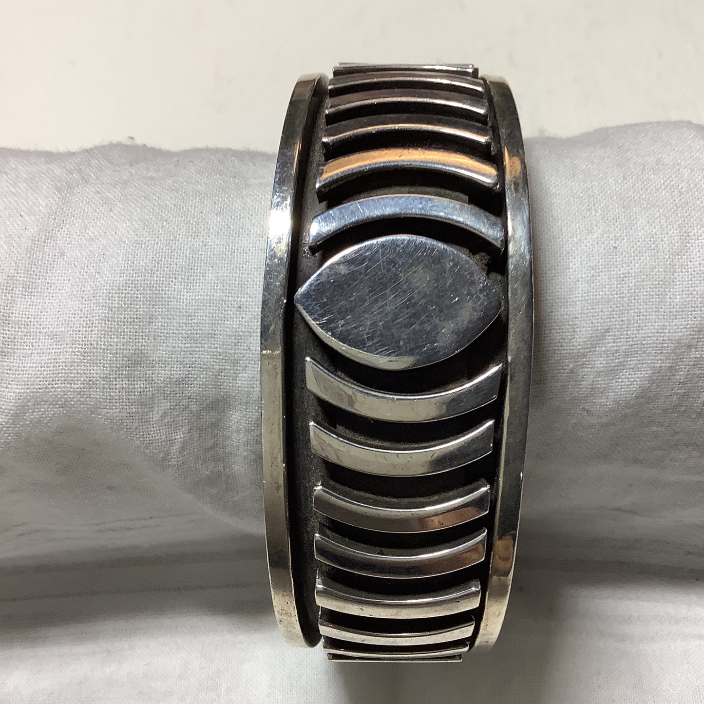 Bracelet, all silver, contemporary parnetheses, Tom Hawk crafted from Sterling Silver, an exquisite Bracelets Native America designed by Turquoise Mustang.