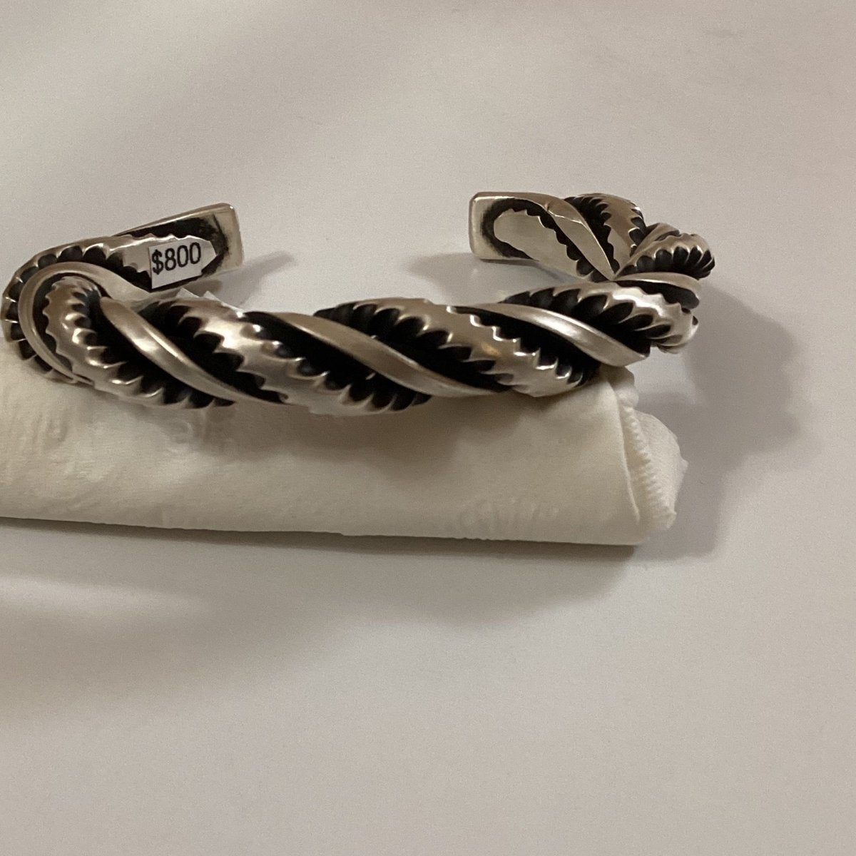 Bracelet, heavy twisted ingot cuff, Leander Tahe - Turquoise Mustang