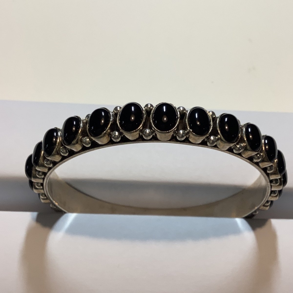Bangle, Medium Oval Onyx, 30 stone, DD (1) - Turquoise Mustang