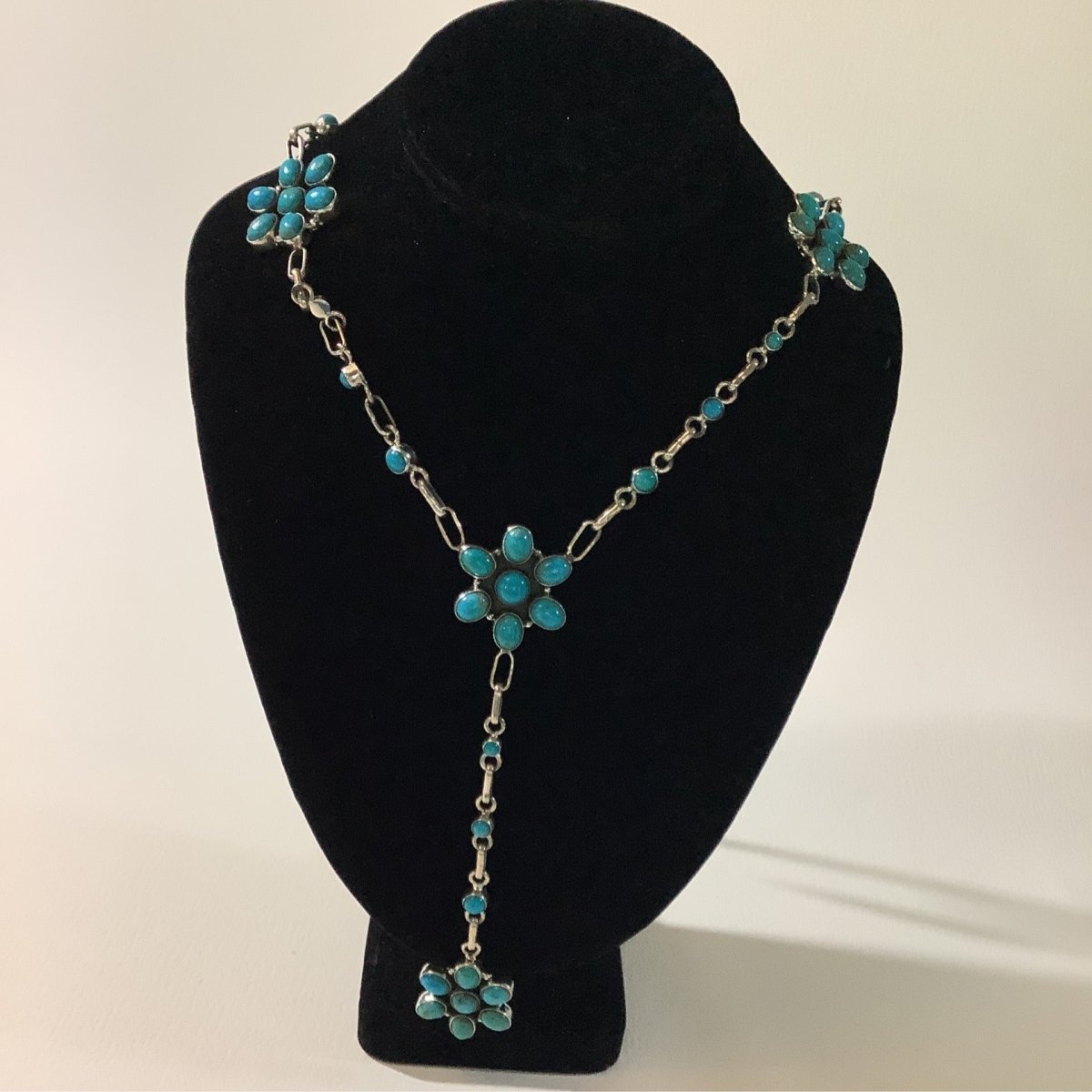 Necklace, Lariat, Turquoise, 6 Daisy clusters, Dan dodson - Turquoise Mustang