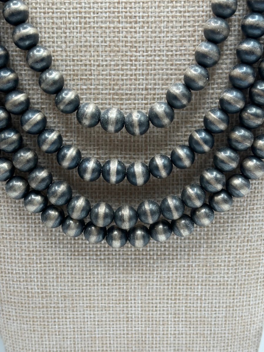 8mm Mustang Silver Pearls - Turquoise Mustang