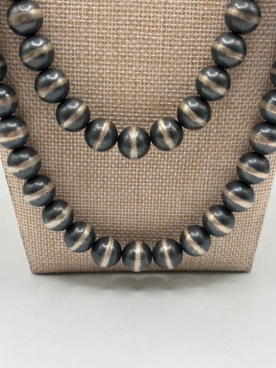 12mm Mustang Silver Pearls - Turquoise Mustang
