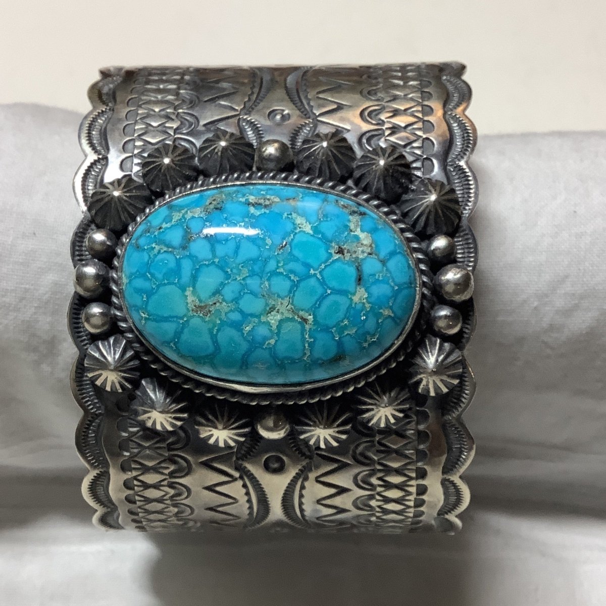 Large Oval Natural Waterweb Kingman, 7 rows, by Roland Dixson - Turquoise Mustang