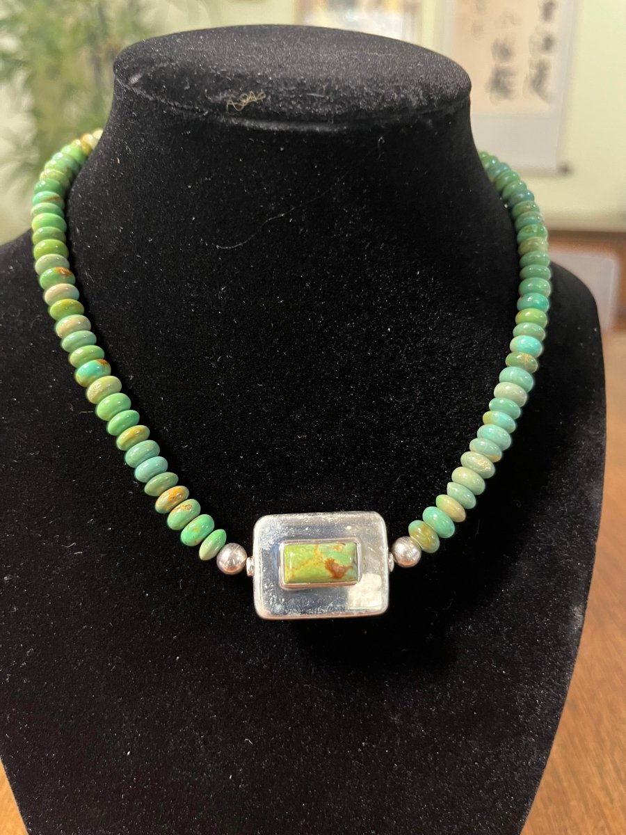 15" Green Kingman Turquoise Beaded Necklace with Reversible Silver Inlay Centerpiece - Turquoise Mustang