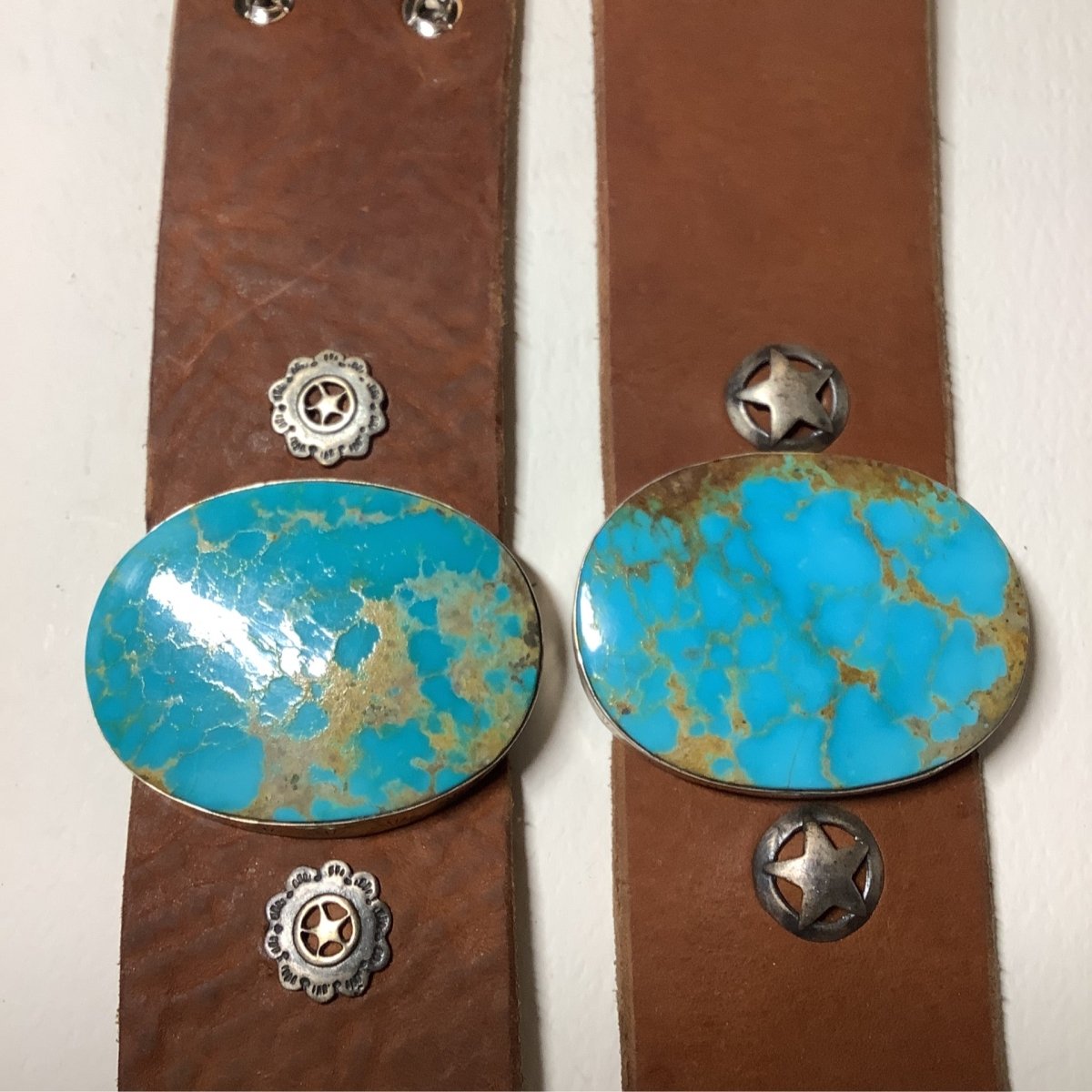 Bracelet, leather w Conchos & large Oval Kingman, Dan Dodson (1) - Turquoise Mustang
