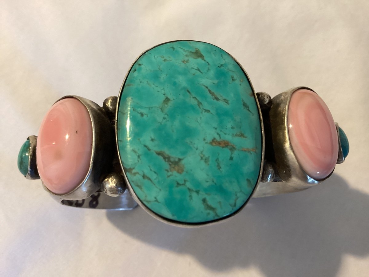 Bracelet, Kingman Turquoise Oval center, 2 Pink Conch ovals, 2 TQ ovals, Chimney - Turquoise Mustang