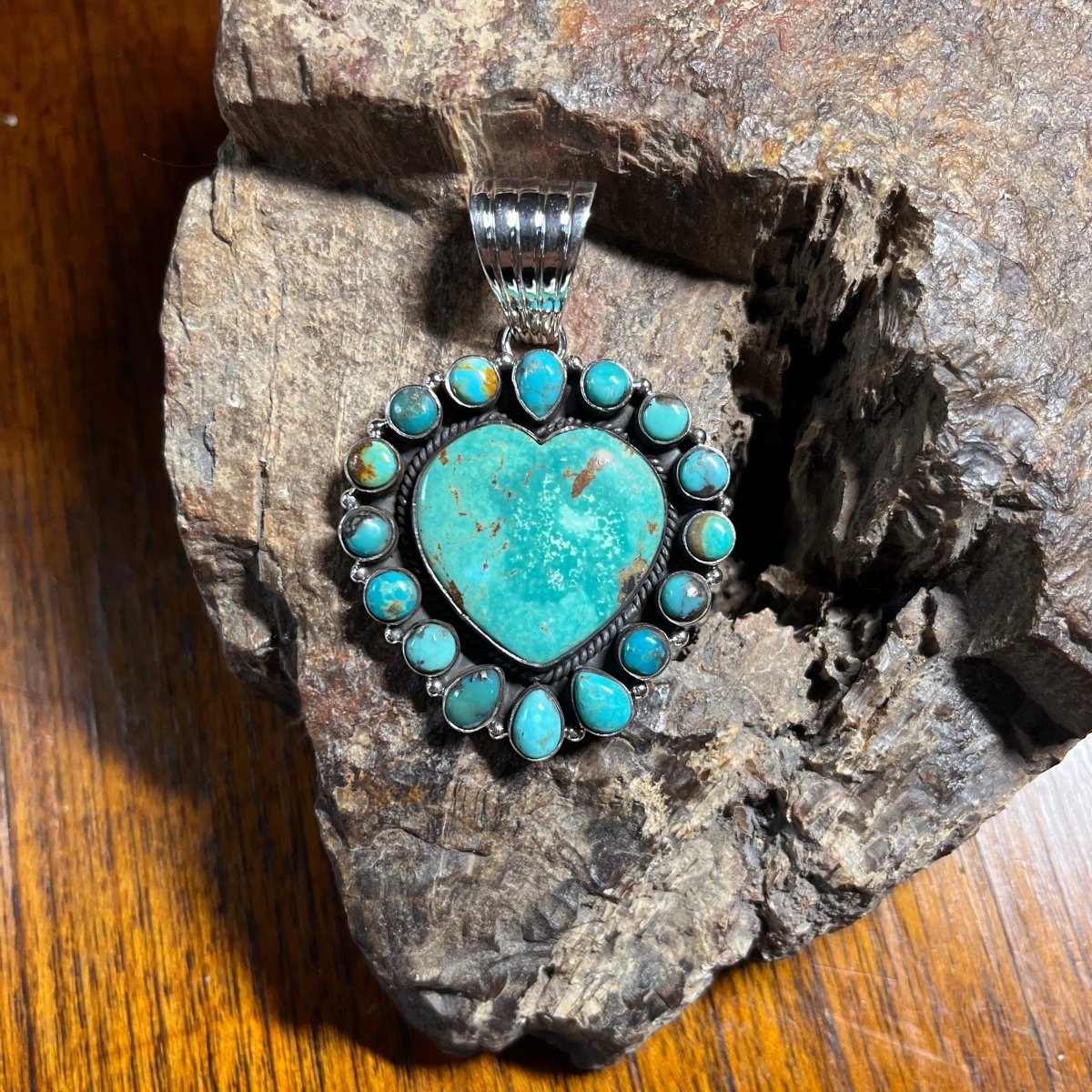The Marguerite Daisy Heart Cluster Pendant - Turquoise Mustang