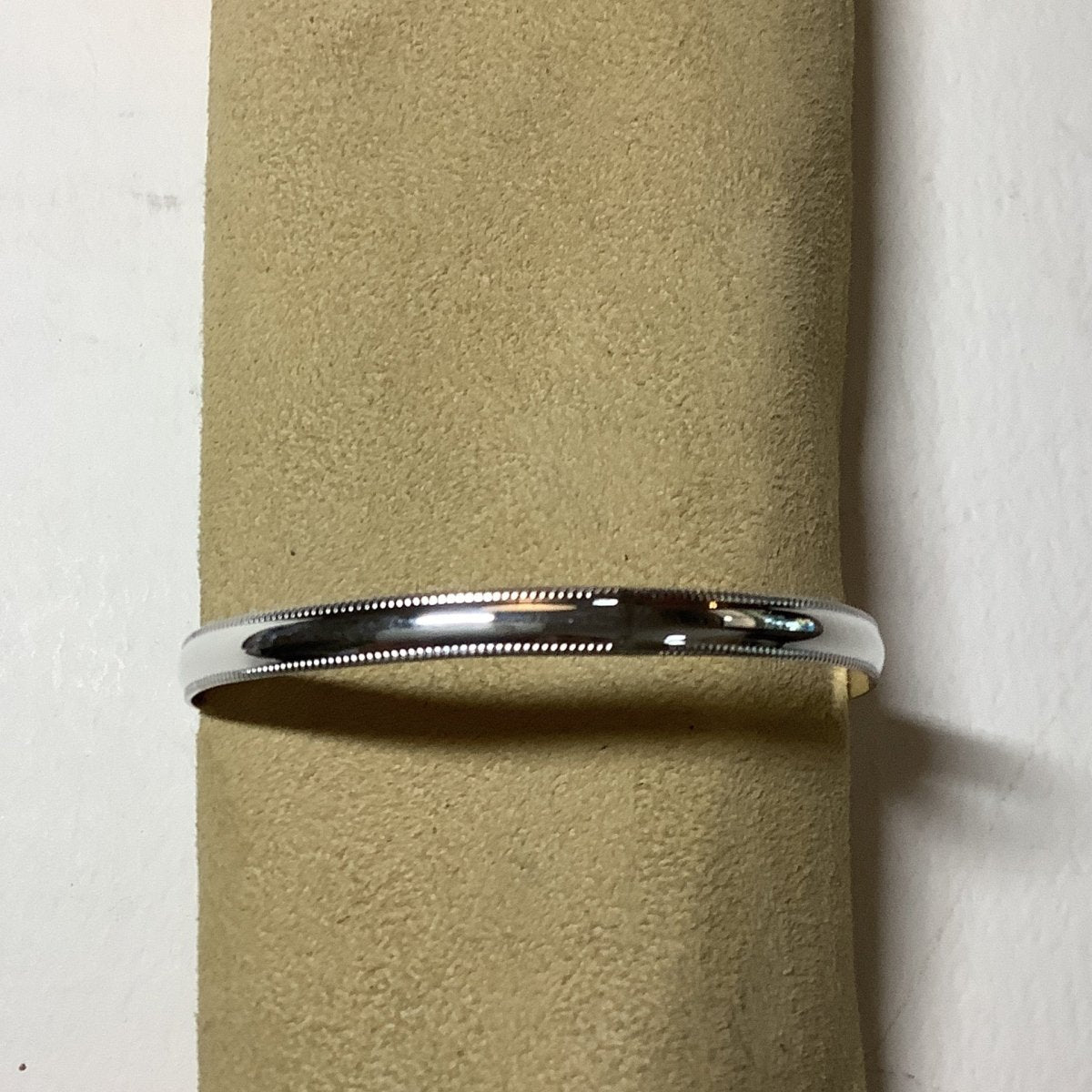 Bangle, stamped bead edge, half round, single wire (1/1), Elaine Tahe (1) - Turquoise Mustang