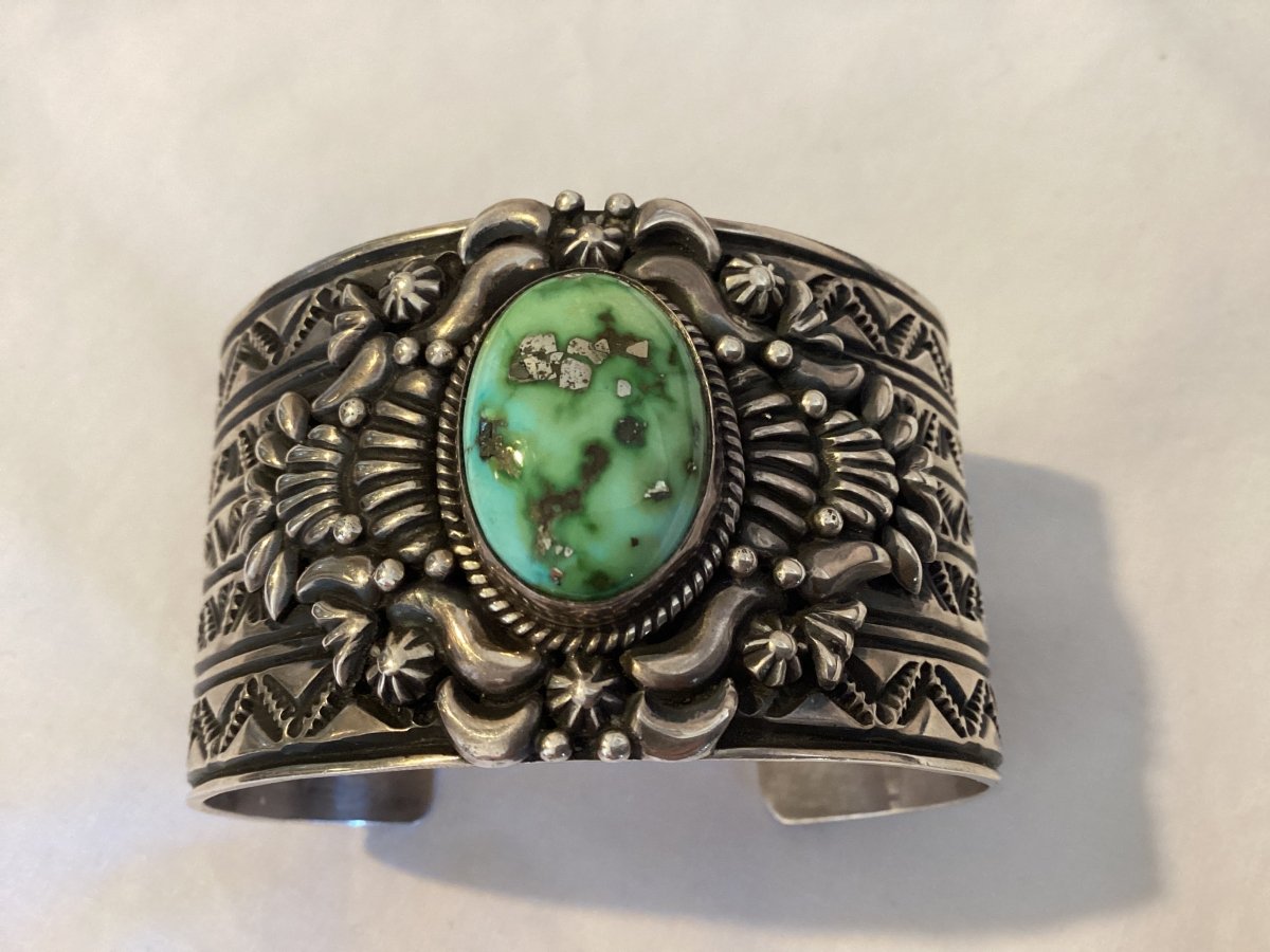 Bracelet, wide cuff, stamp and Repousse, Sonoran Gold, J.O. White - Turquoise Mustang