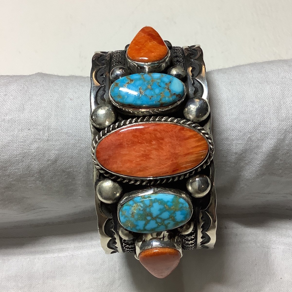 Bracelet, 5 - Stone Kingman & Oyster, 5 - Row Stamp, Guy Hoskie - Turquoise Mustang
