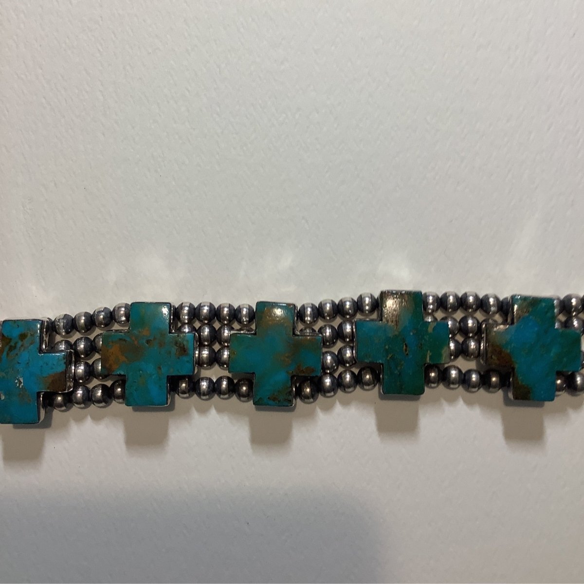 Bracelet, Navajo Pearl, 4 - strand, 5 Mojave Turquoise or Lapis crosses, DD - Turquoise Mustang