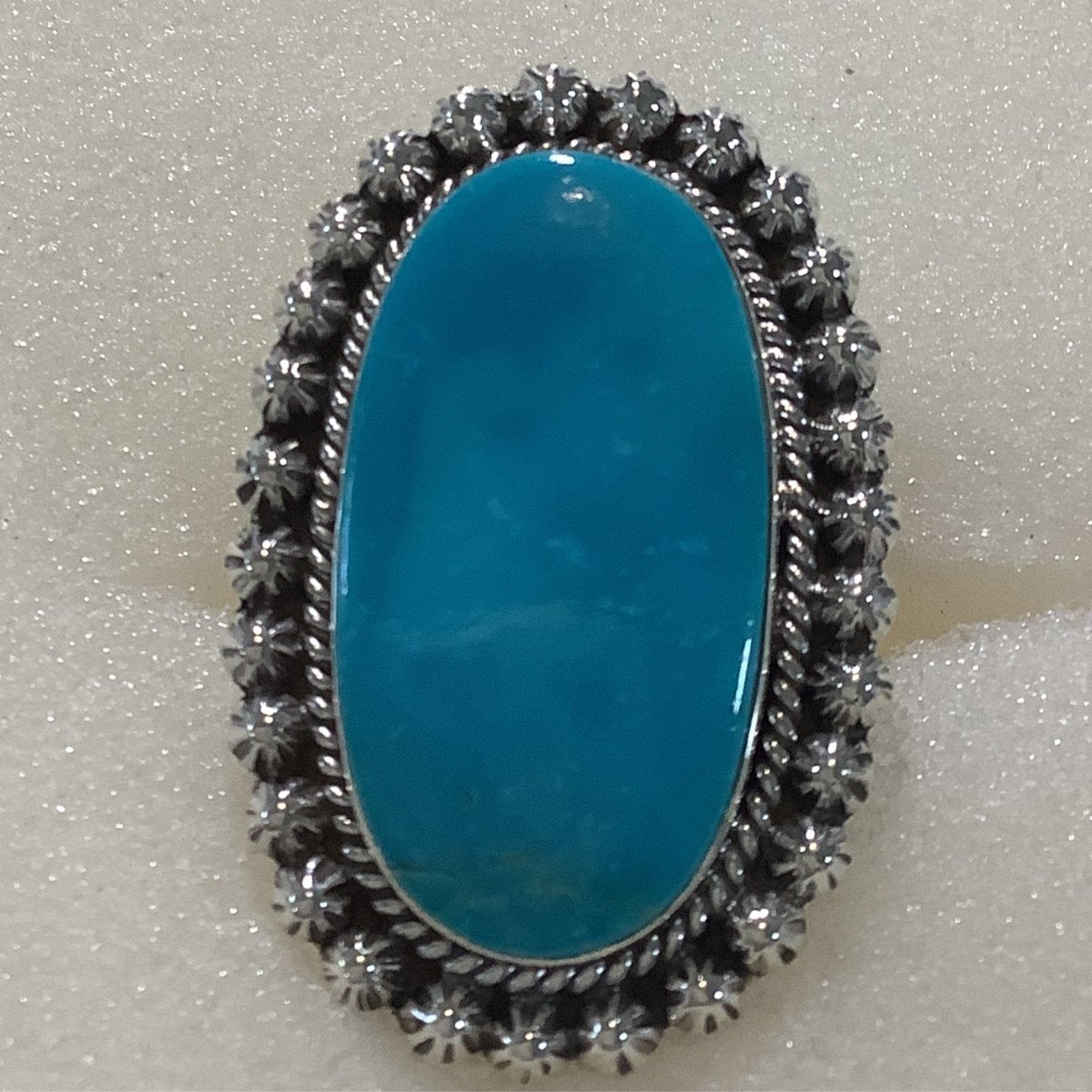 Ring, Turquoise Medium Oval with Starburst and rope bezel,DD (1) - Turquoise Mustang