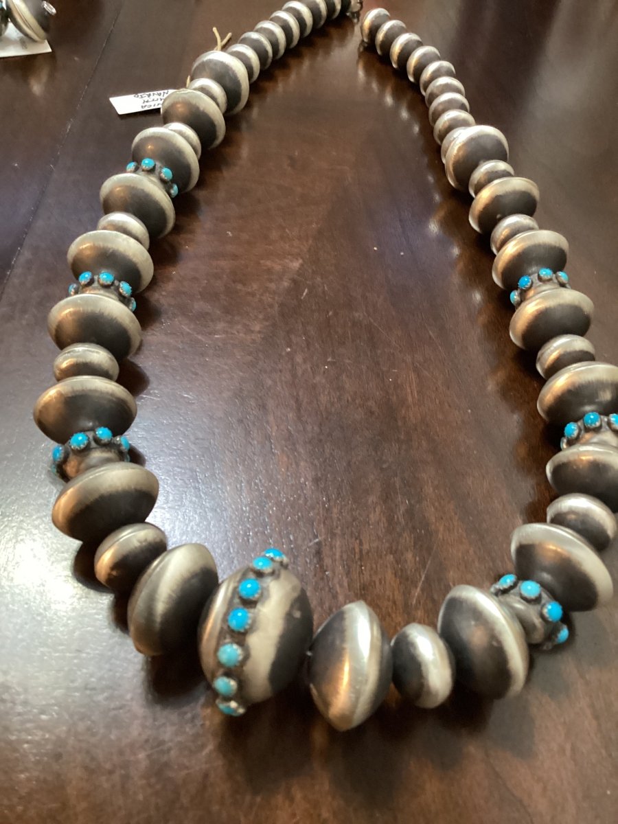 Navajo Pearl Saucers, 30", 15mm to 24mm extra large, mixed saucers and rounds, - Turquoise Mustang