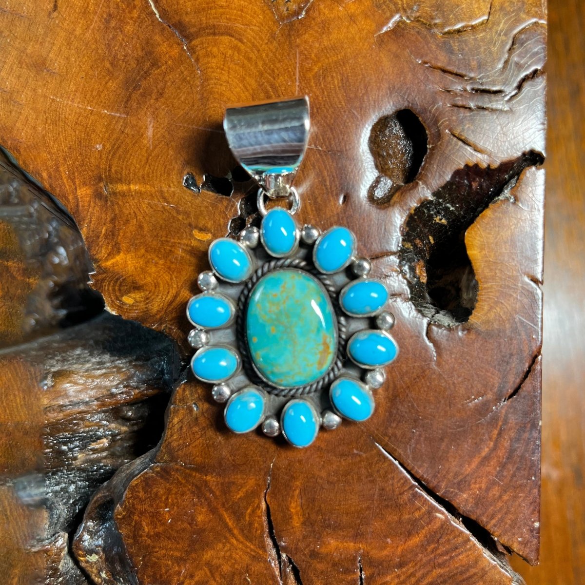 The Shasta Daisy Cluster Pendant - Turquoise Mustang