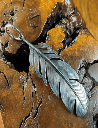 The Horsemint Pendant - Turquoise Mustang