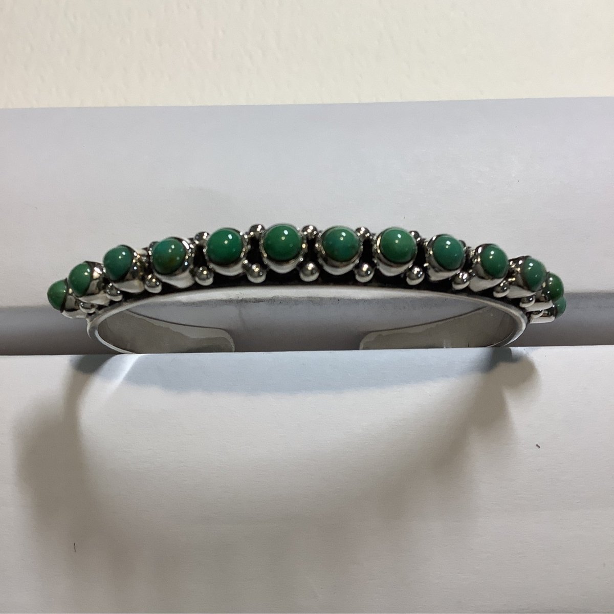 Bracelet, 13 stone Round Turquoise Cuff, DD (1) - Turquoise Mustang