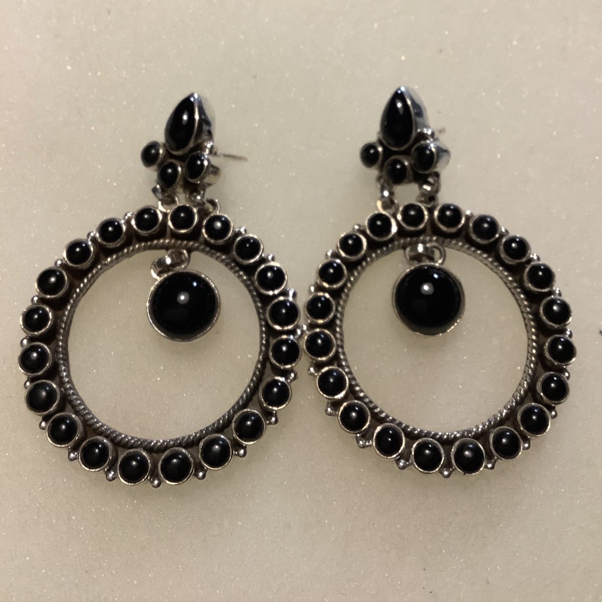 Earrings, Onyx, circle drop w/ Round Pendulums, DD - Turquoise Mustang