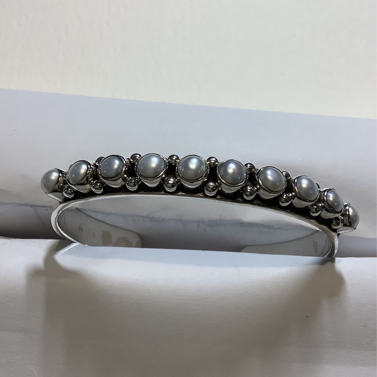 Bracelet, 10 stone Round Pearl Cuff, Dan Dodson Collection - Turquoise Mustang