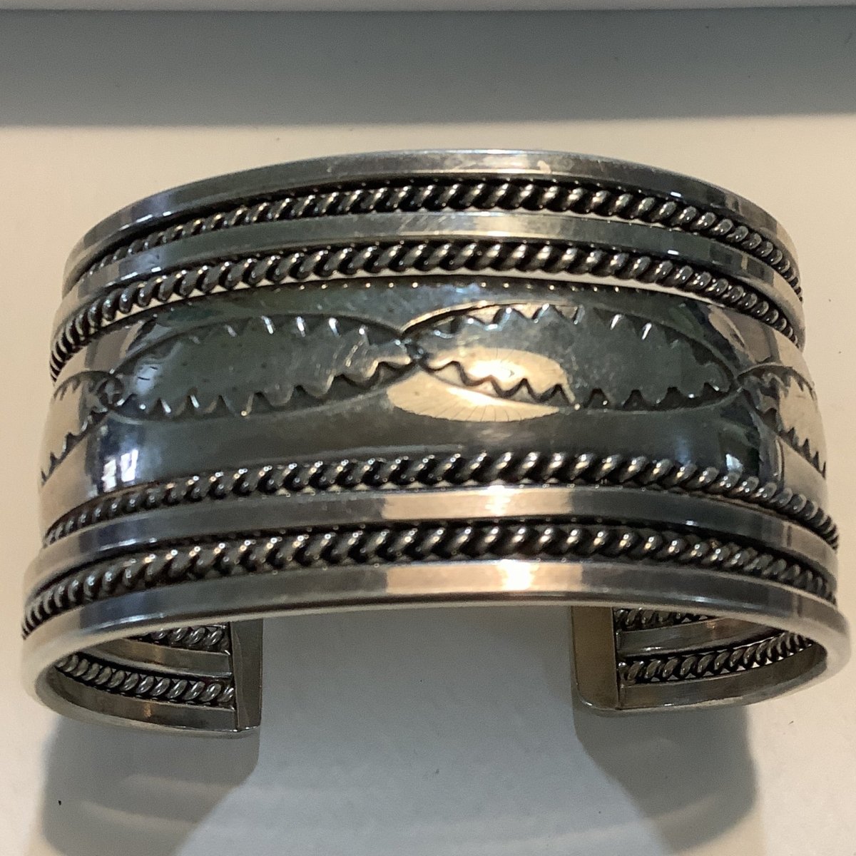 Bracelet, all silver Cuff, cloud motif, rope & flat edges, Tahe - Turquoise Mustang