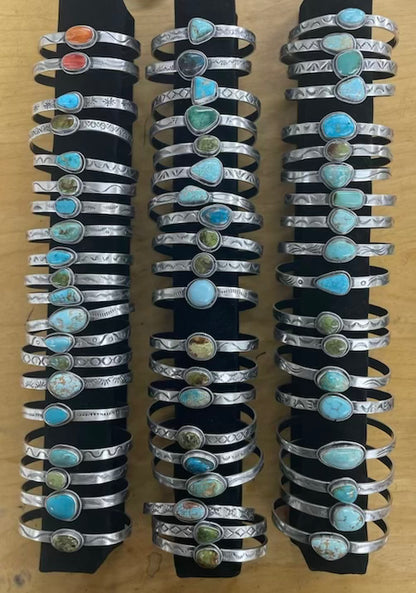 Pueblo Single Stone Bracelet crafted from kingman-turquoise, an exquisite NA Bracelets designed by Rays.