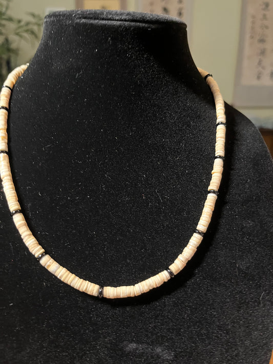 20" 7mm Melon Shell & Black Onyx Necklace