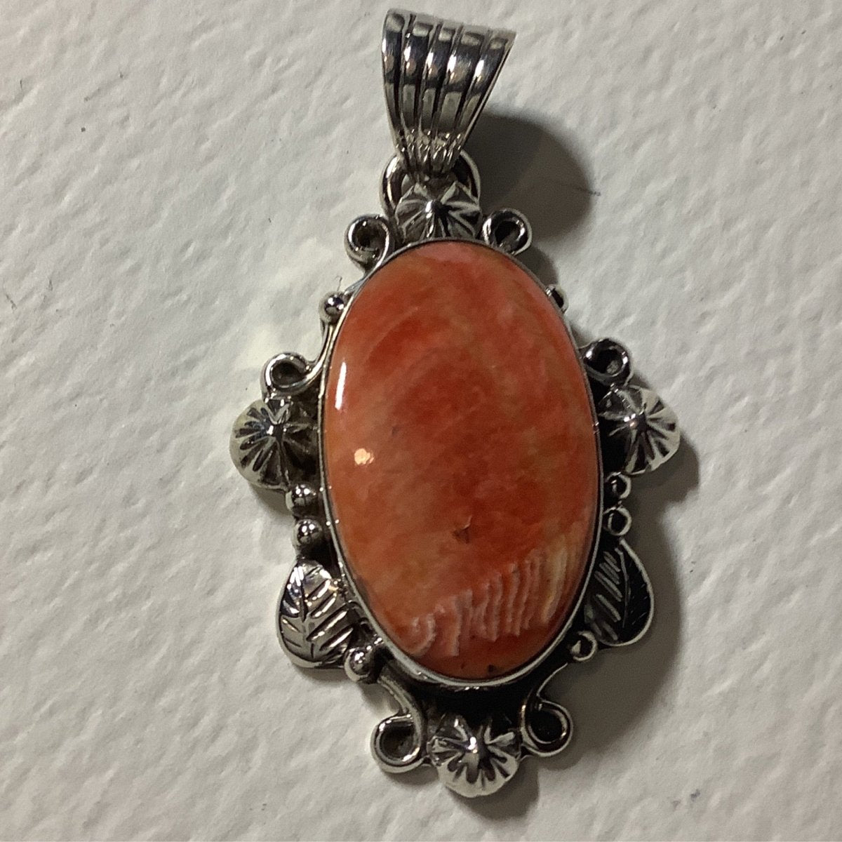 Pendant, Spiny Oyster, Medium Oval with Rope and Leaf Bezel, DD - Turquoise Mustang