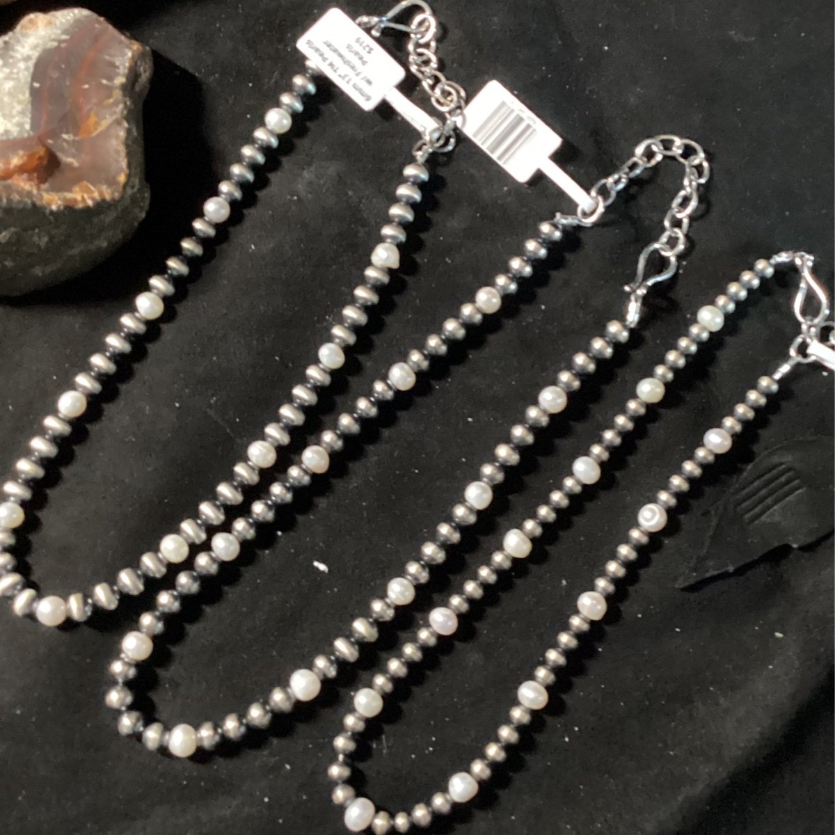 TM 16" Freshwater Pearls with 6mm Silver Pearls Choker - Turquoise Mustang