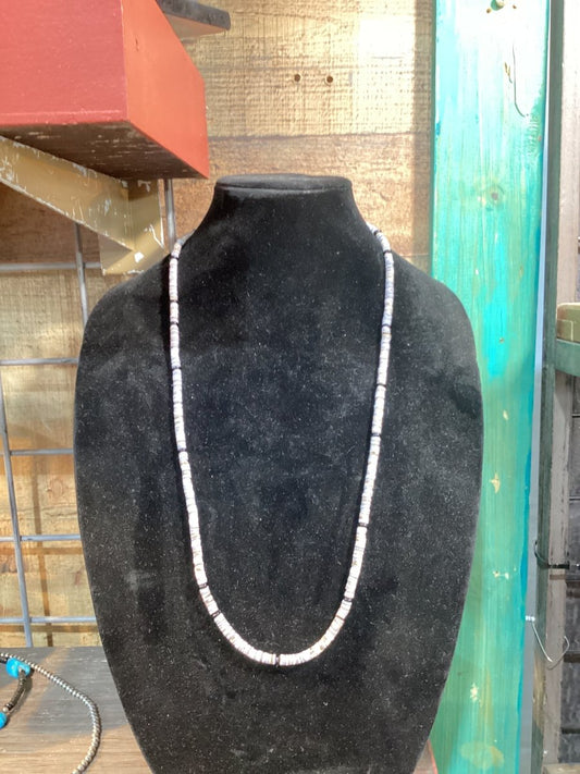 28” 7mm Melon Shell & Black Onyx Necklace - Turquoise Mustang