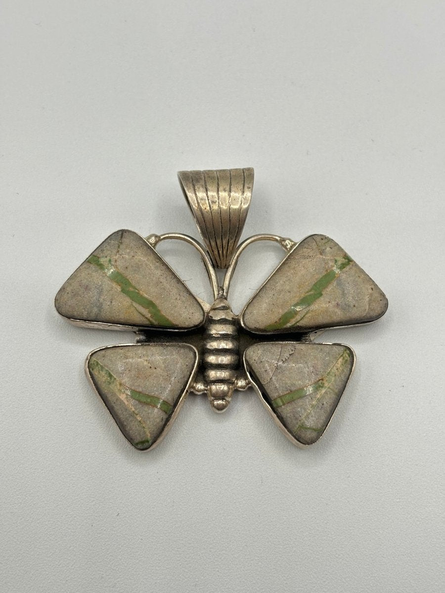 The Butterfly Bush Pendant - Turquoise Mustang