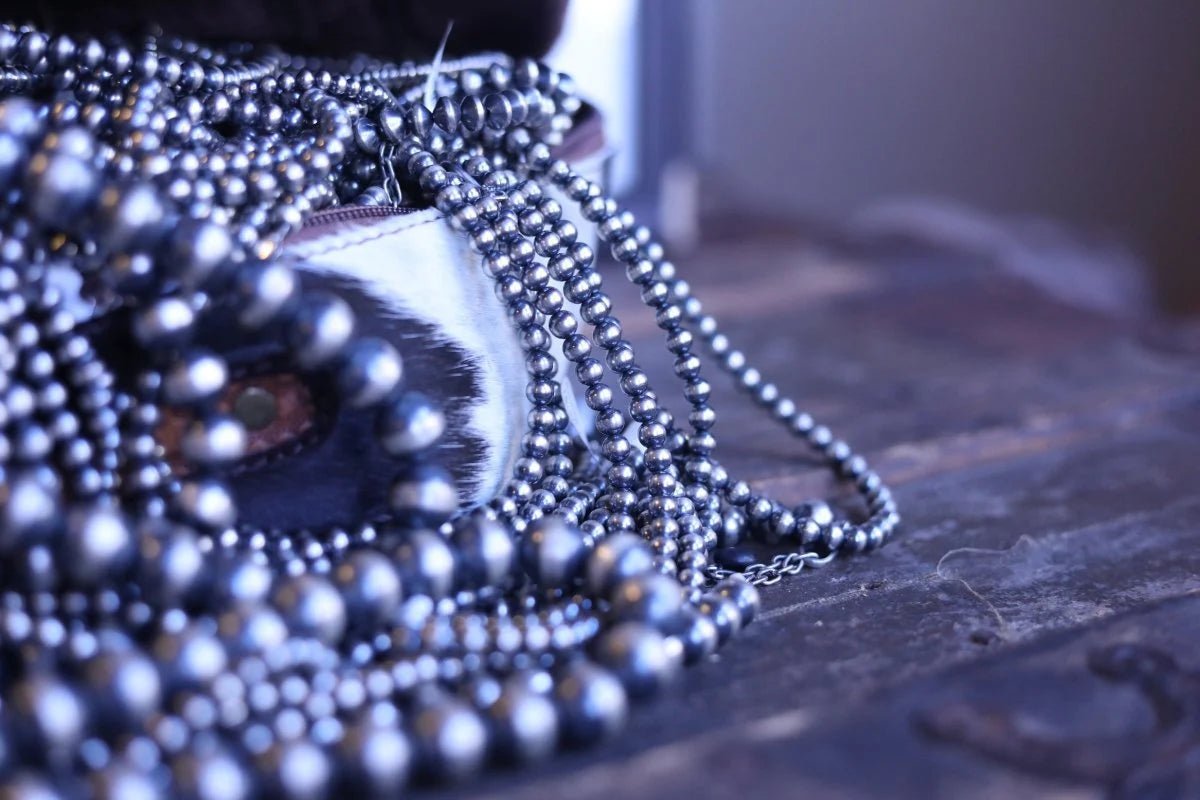 7mm Mustang Silver Pearls - Turquoise Mustang