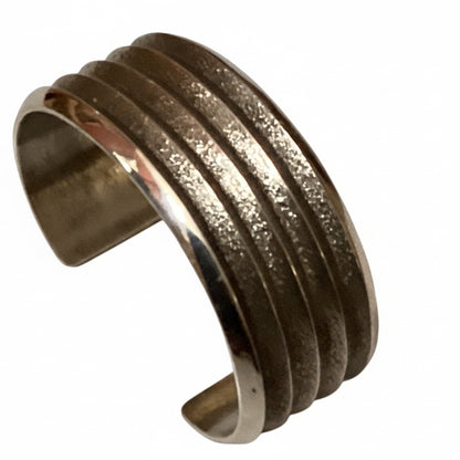 Alll silver, tufa cast cuff with four grooves, Bennie Bowakaty Zuni - Turquoise Mustang