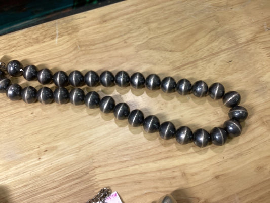 24mm Navajo pearls, saucers, 24" - Turquoise Mustang