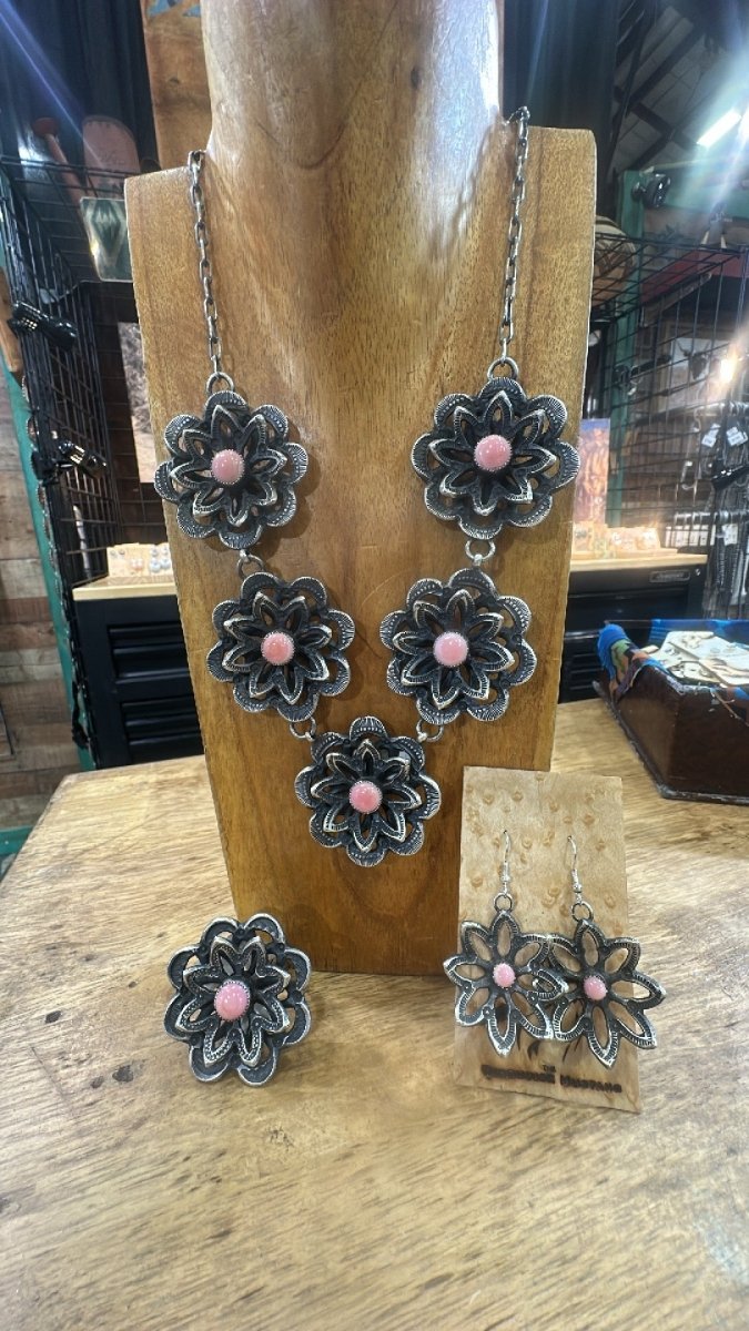 Necklace (3 pc. Set) 5 station, Camelia Flowers with Pink Conch, Kevin Billah - Turquoise Mustang