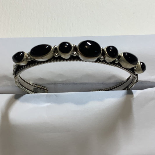 Bracelet, 7 stone Oval w Round Onyx Cuff, DD - Turquoise Mustang