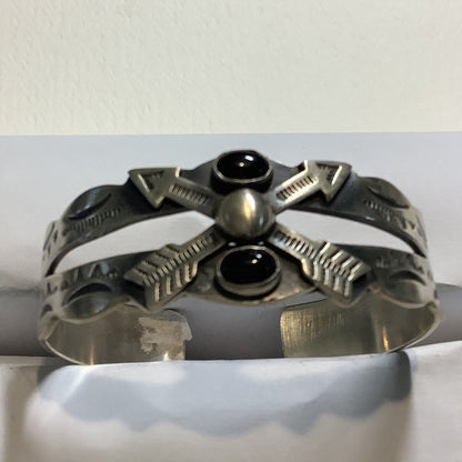 Bracelet, Harvey Crossed Arrows, 2 Onyx , DD - Turquoise Mustang