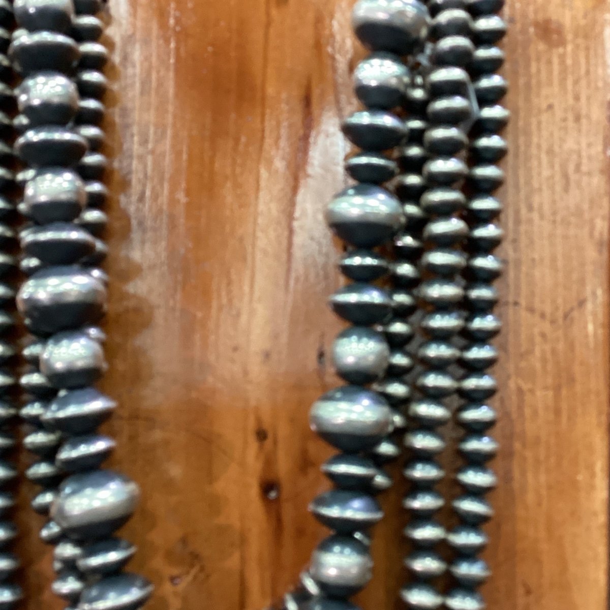 Navajo Pearl, extra large, mixed saucers and rounds, 22", 15mm to 24mm - Turquoise Mustang