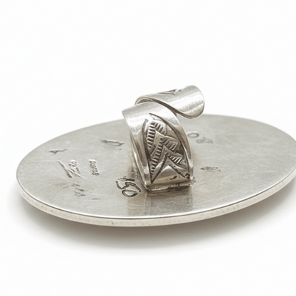 Ring, 250 ct. Royston Oval High Dome Cabochon, fine rope bezel, Zia - Turquoise Mustang