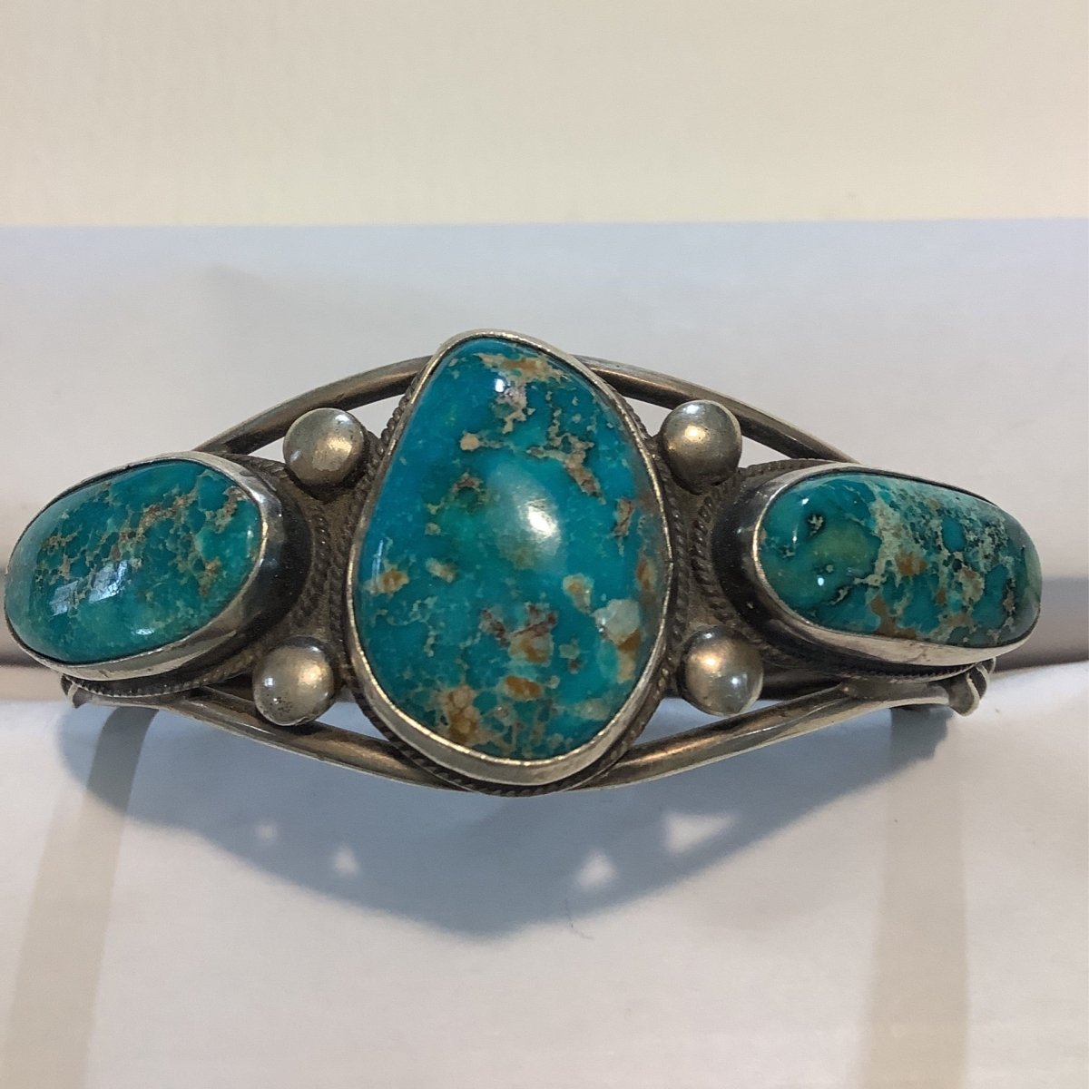 Bracelet, 3 - stone Freeform Sonoran Gold, rope bezel, by Verdy Jake - Turquoise Mustang