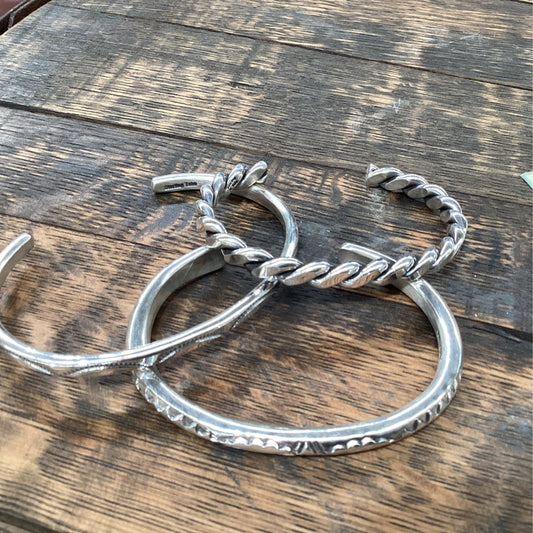 Bracelet, Assorted twisted wire, medium width, Tahe - Turquoise Mustang