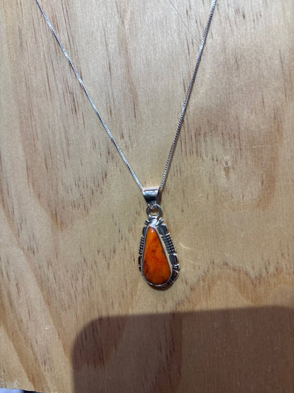 Navajo Handmade Sterling Silver Spiny Oyster Necklace - Turquoise Mustang