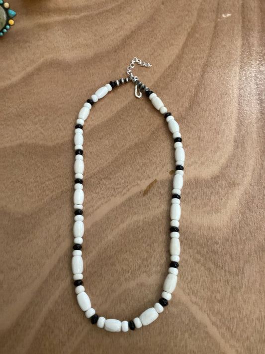 24” Black Onyx & White Howlite Necklace - Turquoise Mustang