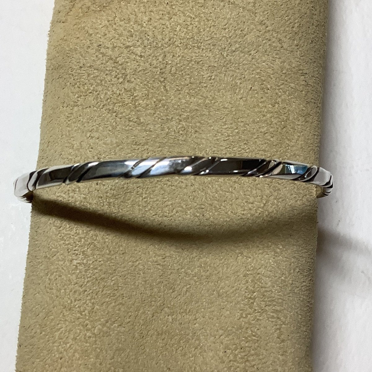 Bangle, rope/twisted, 2 wire Flat twist, Elaine Tahe (1) - Turquoise Mustang