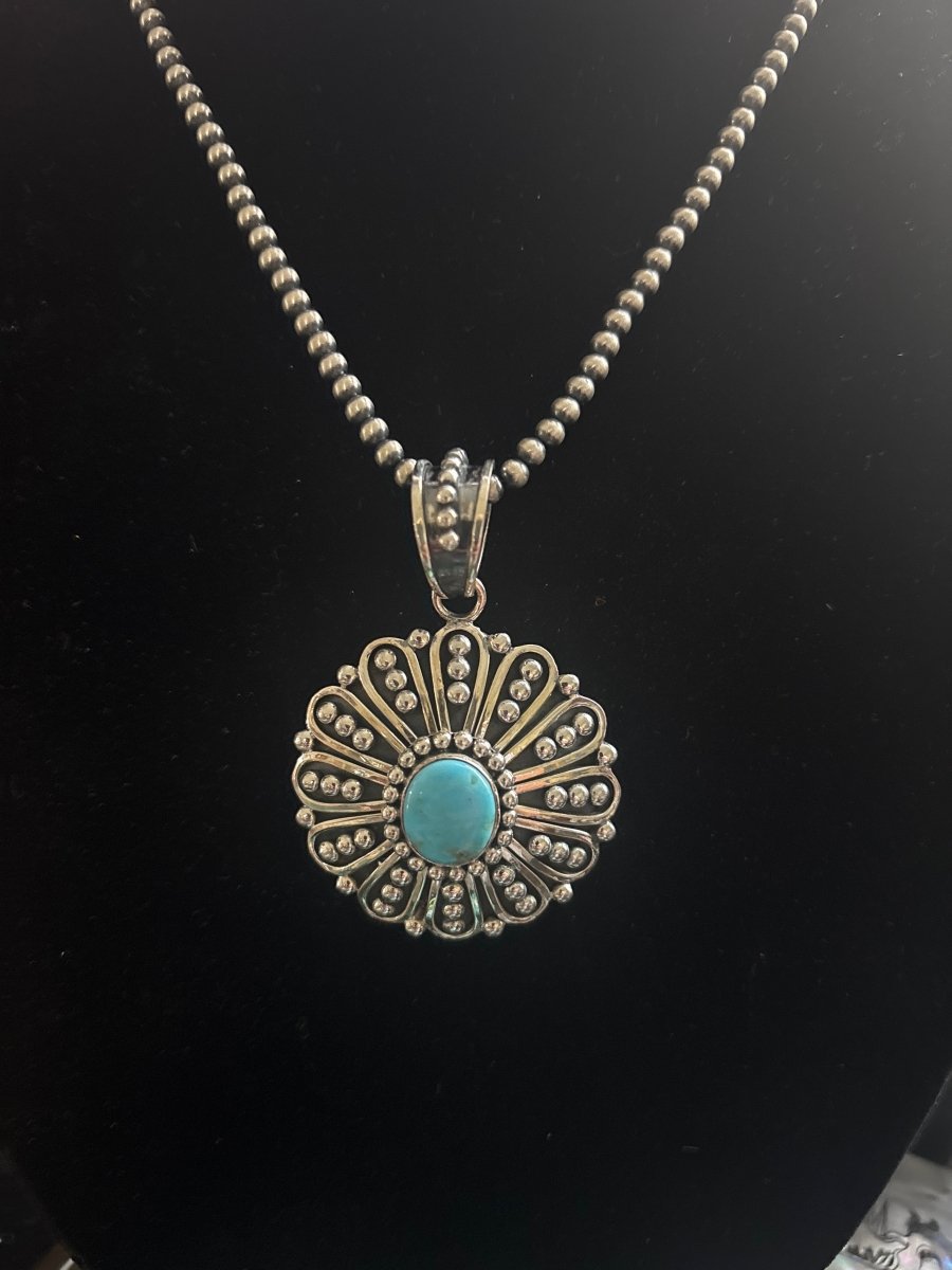 The Snowflake Pendant - Turquoise Mustang