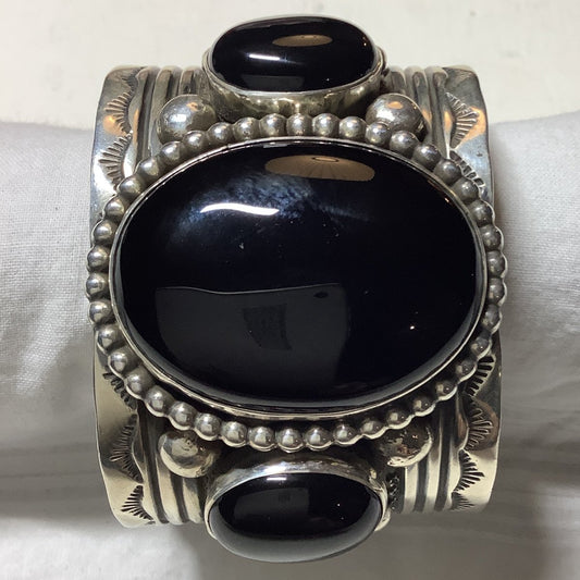 Bracelet, 3 - Stone Black Onyx, Bead bezel, 7 - Row Stamp, Guy Hoskie (1) - Turquoise Mustang