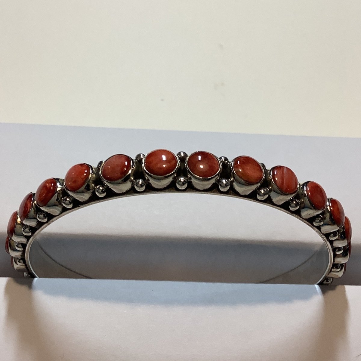 Bangle, Medium Round Orange Spiny Oyster, 30 stone, DD - Turquoise Mustang