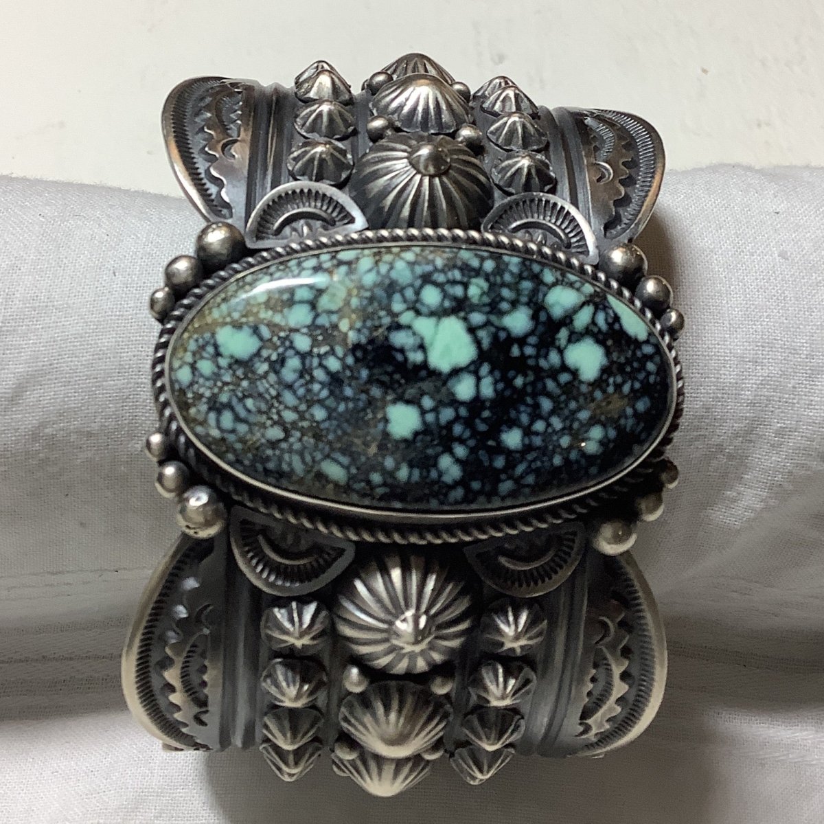 Bracelet, Repossee w/ Lg. Oval New Lander, Gene Nataan - Turquoise Mustang
