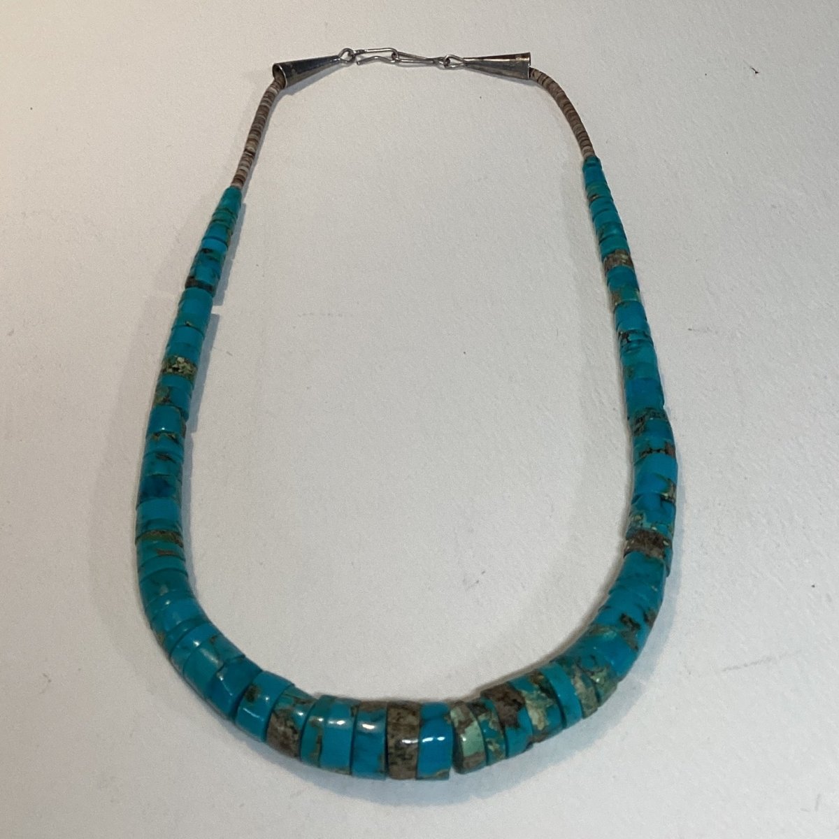 Necklace, 20" Graduated Natural Kingman Turquoise Heishi, Santa Domingo - Turquoise Mustang