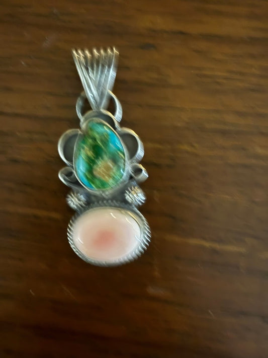 pendant, Royston and pink conch, by Robert Shakey - Turquoise Mustang