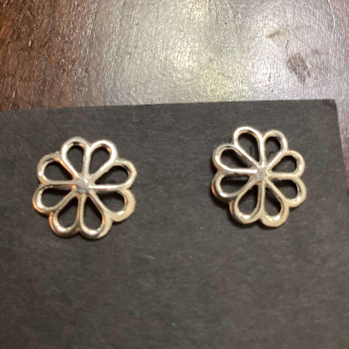 Earring, assorted small Studs Cast Daisies, Chimney Butte - Turquoise Mustang