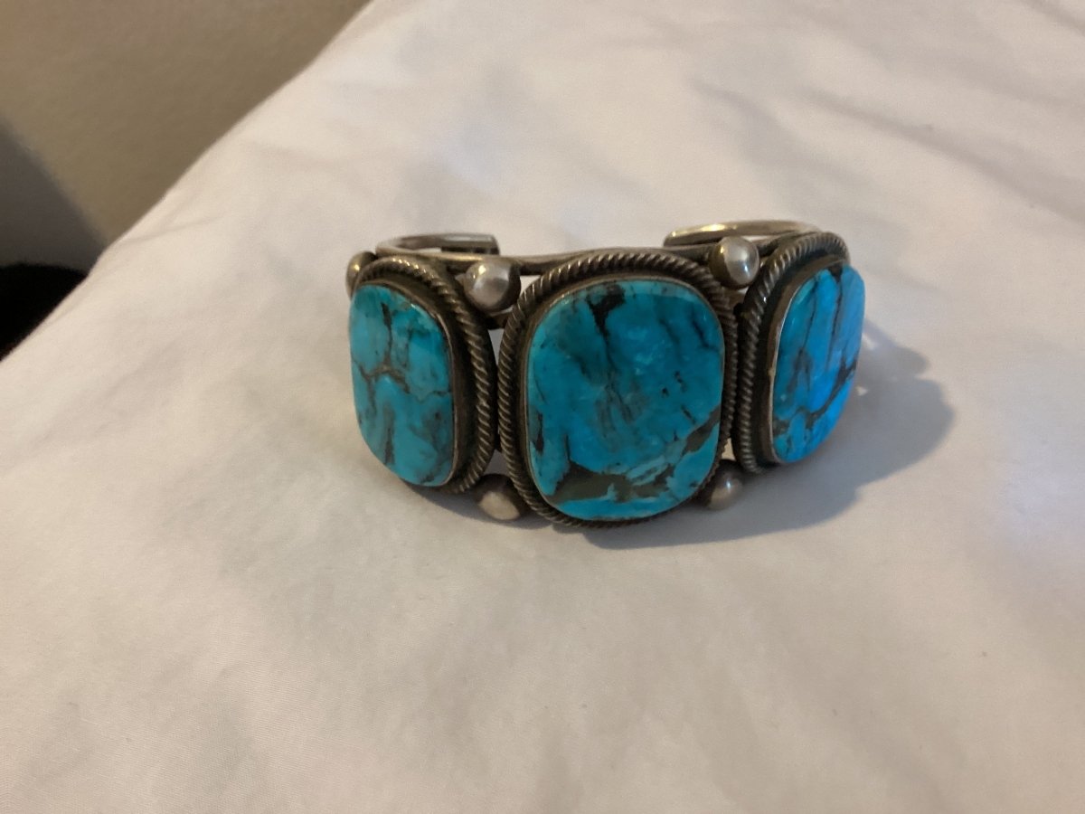 Bracelet, wide cuff, 3 Oval Kingman Ceremonial Turquoise , Rick Martinez - Turquoise Mustang